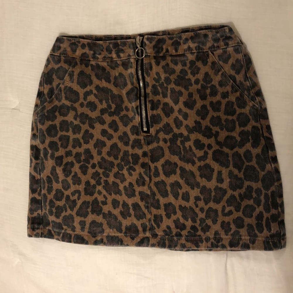 leopard skirt